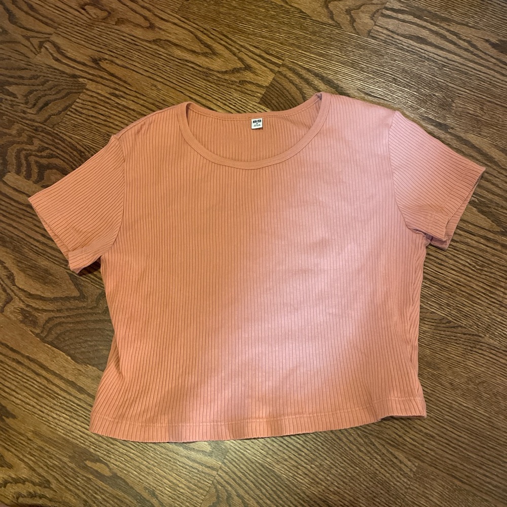 Uniqlo cropped tee